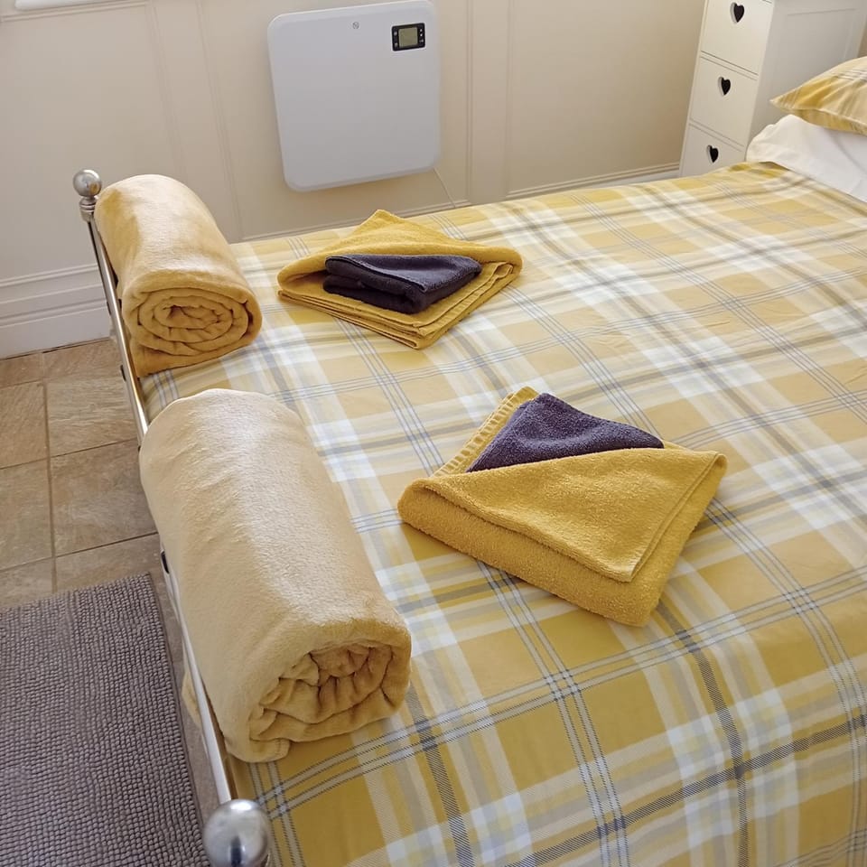 Bedroom, towels