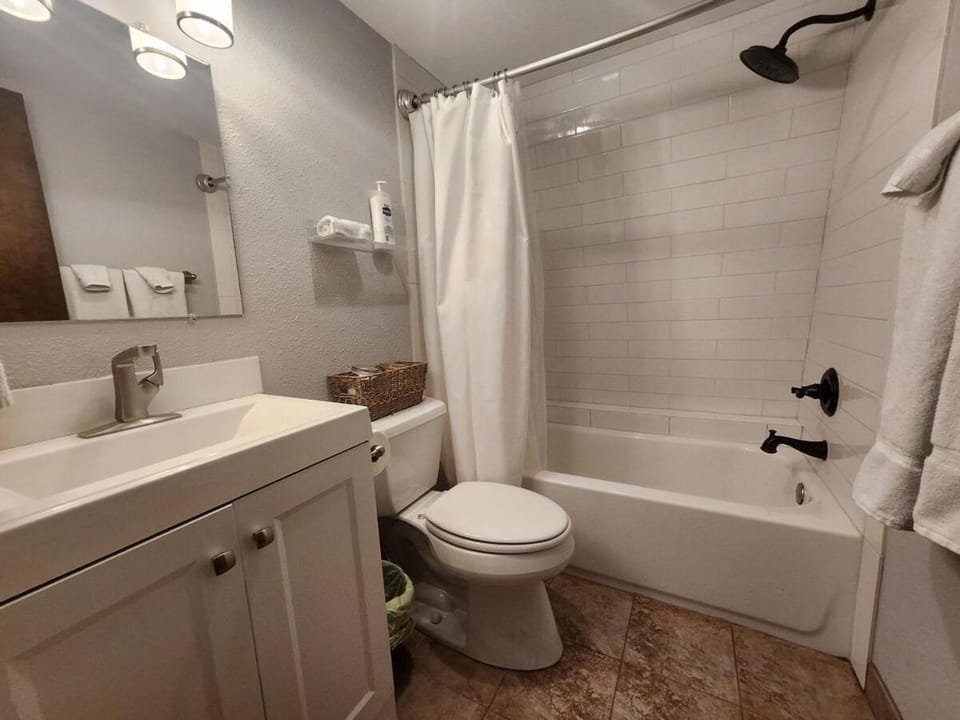 Huge Mountain Retreat, Hot Tub, Pool Table & Deck House in Ruidoso