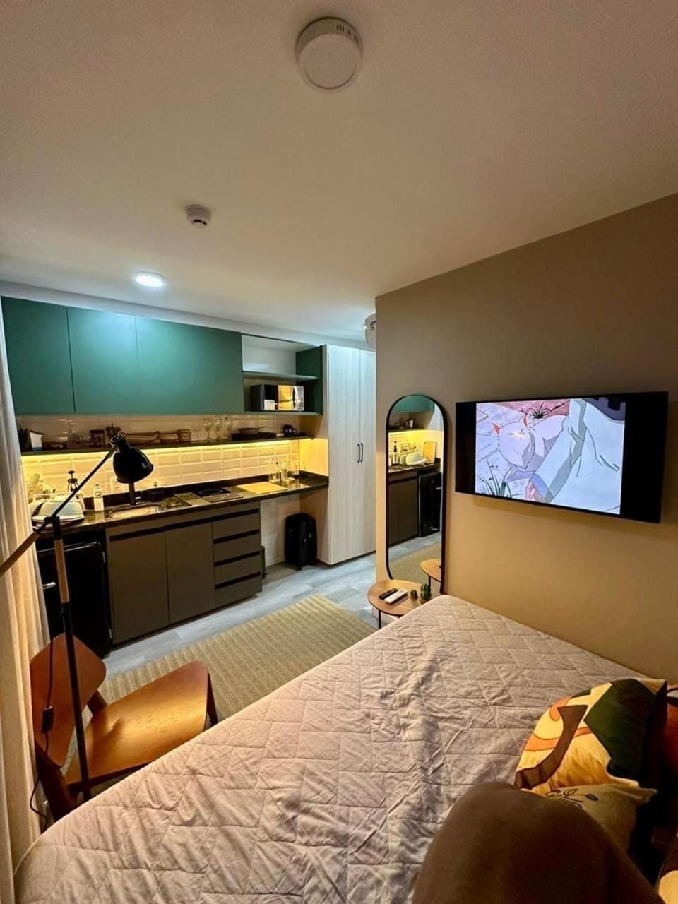 Bed, TV and multimedia, Kitchen or kitchenette, Bedroom