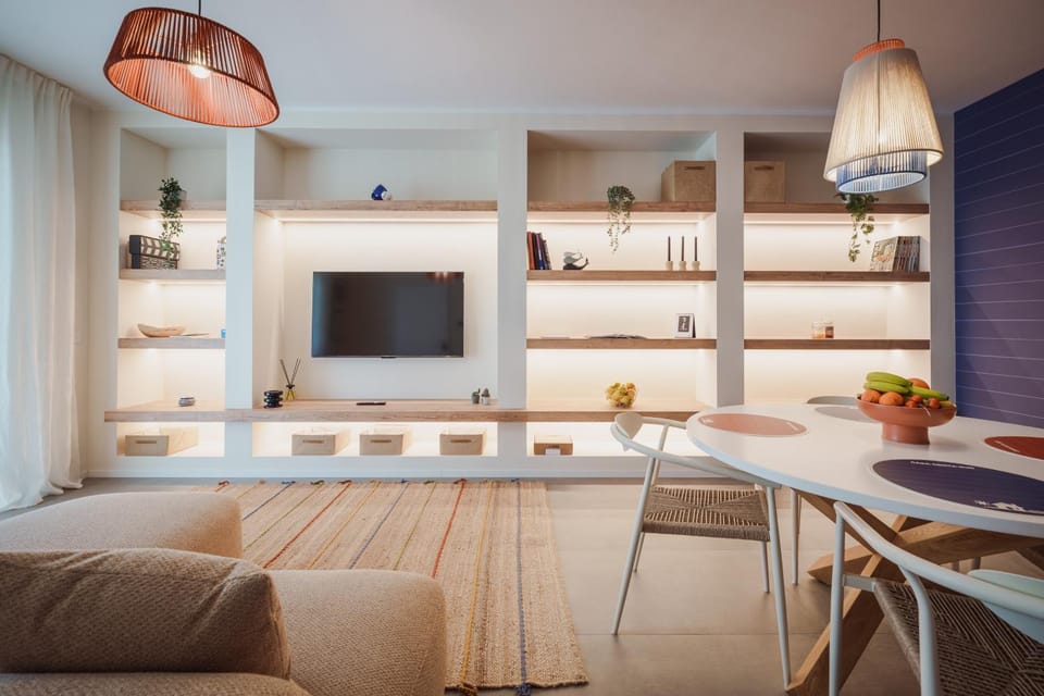 TV and multimedia, Living room, Seating area, Dining area