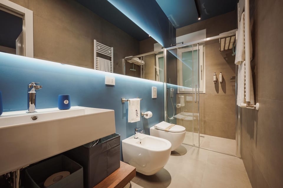 Shower, Toilet, Bathroom, bidet, towels