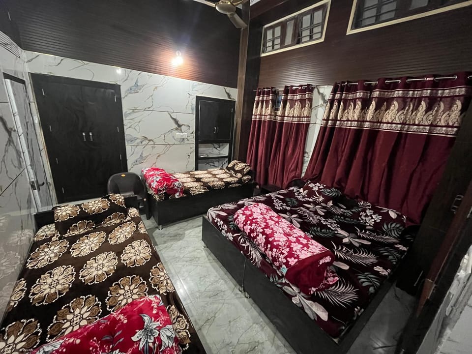 Guru Nanak Devji Yatri Niwas Just 2 minutes walk to Golden Temple Hotel in Punjab, India