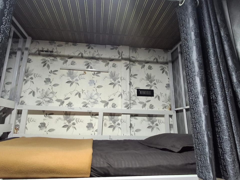 Golden Tree Guest House Hostel in Mumbai