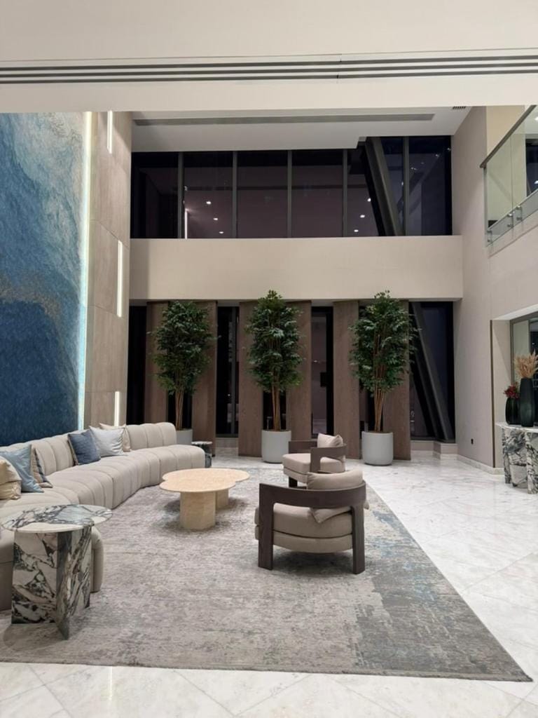 Elegant Studio, Marina access, Queen & Sofabed Apartment in Dubai