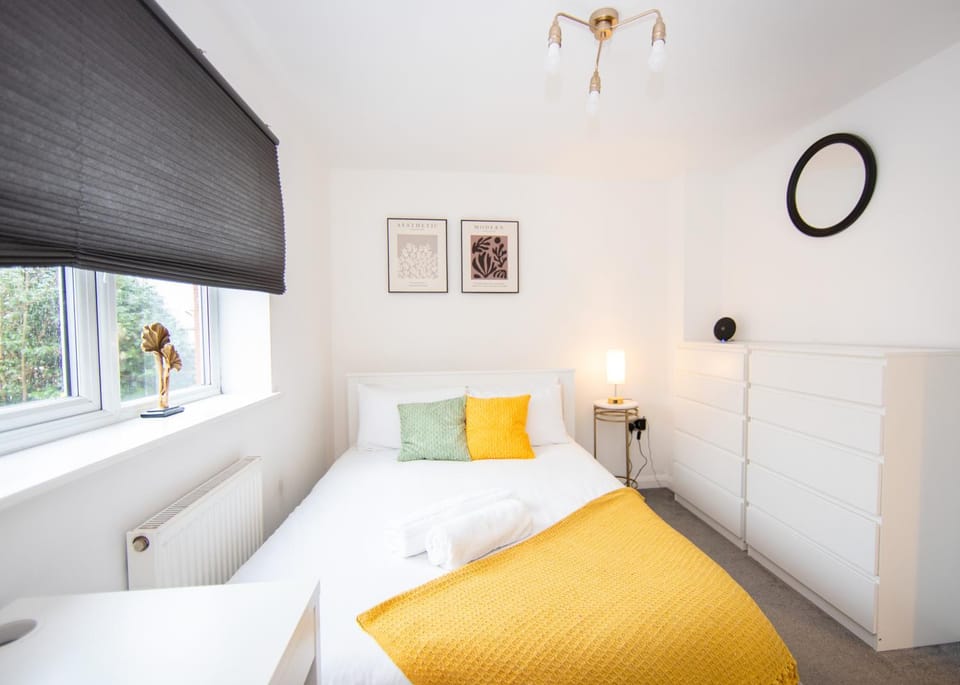 Bed, Photo of the whole room, Bedroom