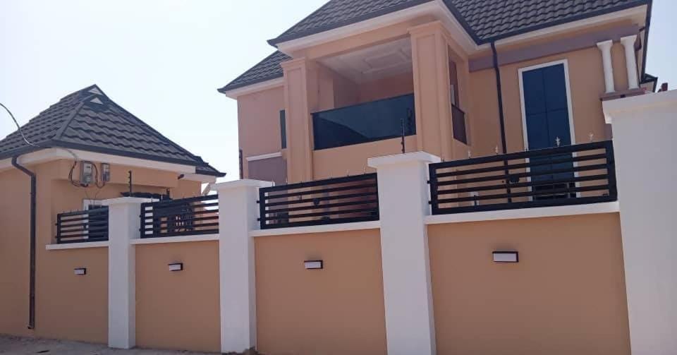 Luxury Duplex-Pool-Wifi-24-7 power-Alagbaka Akure Villa in Nigeria