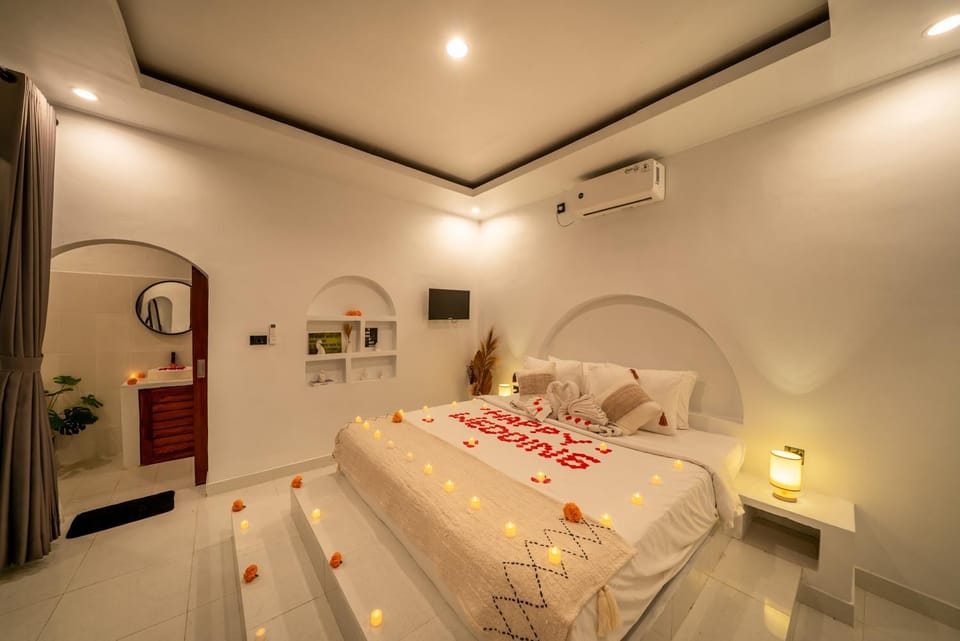Bed, Photo of the whole room, Bedroom, air conditioner