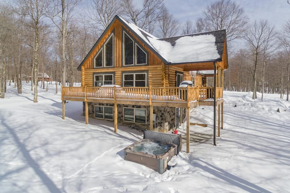 Bear Run Lodge by Railey Vacations House in Deep Creek Lake