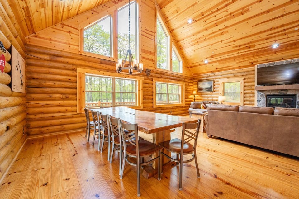 Bear Run Lodge by Railey Vacations House in Deep Creek Lake