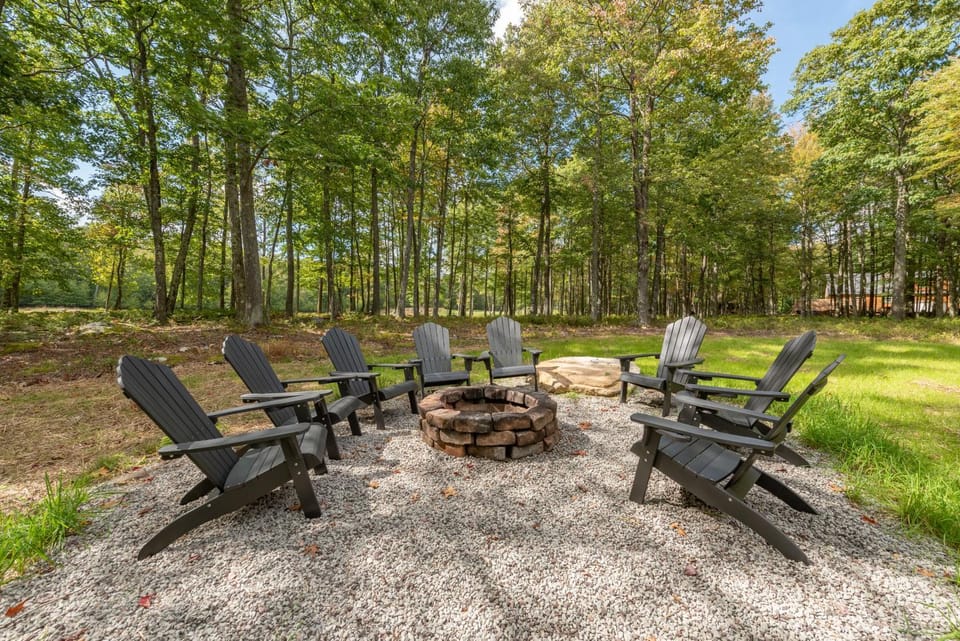 Bear Run Lodge by Railey Vacations House in Deep Creek Lake