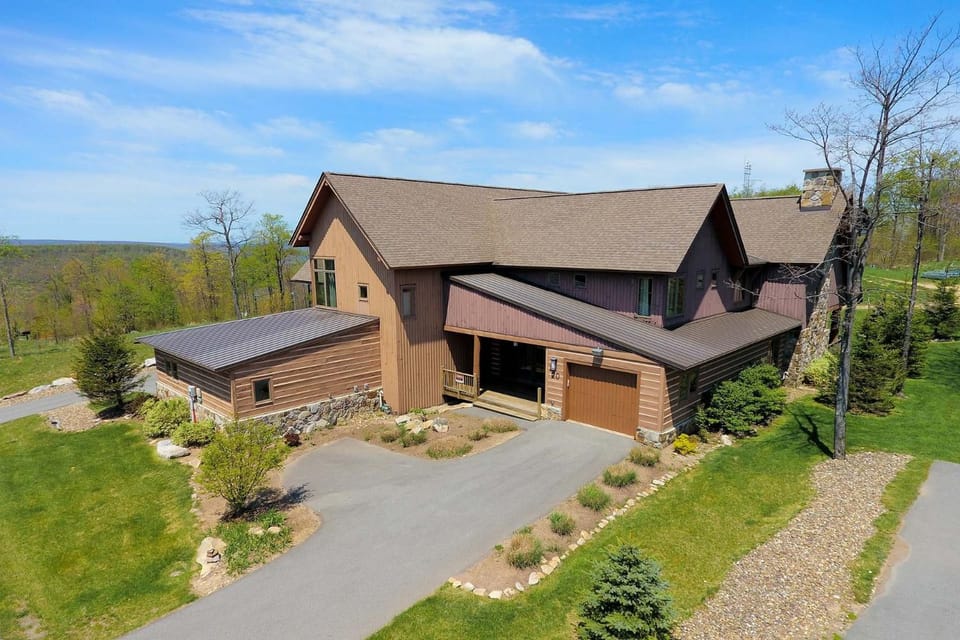 Between The Timbers by Railey Vacations House in Deep Creek Lake