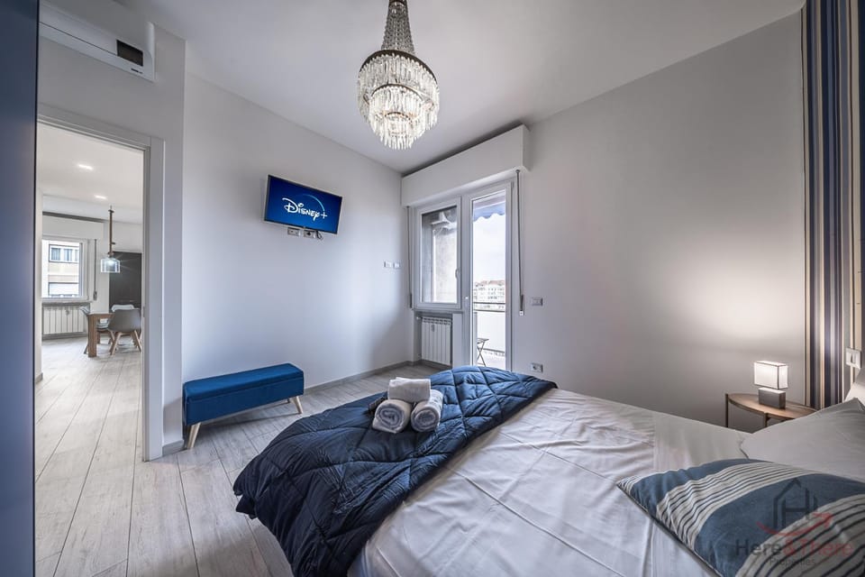 Bed, TV and multimedia, Bedroom