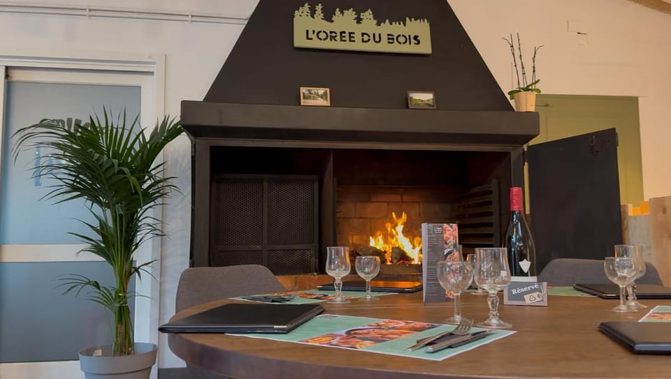 Restaurant/places to eat, Lounge or bar, Food and drinks
