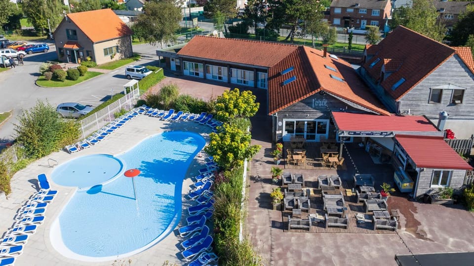 Restaurant/places to eat, Swimming pool