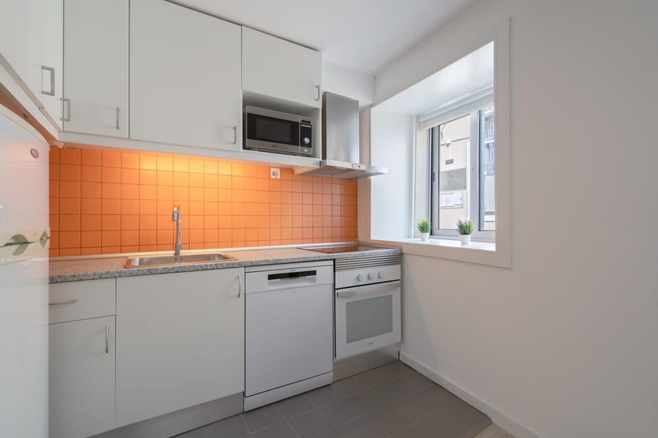 Kitchen or kitchenette, oven