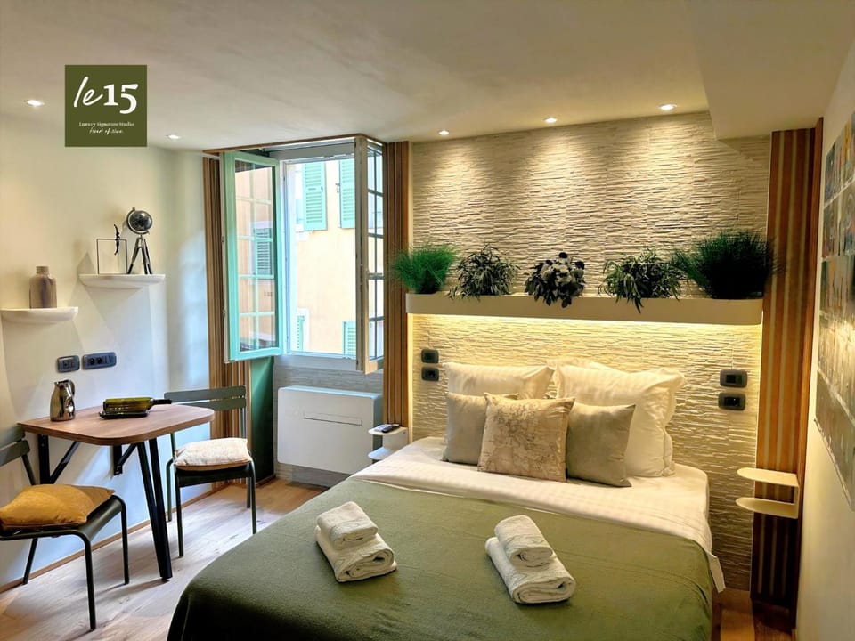 Bed, Living room