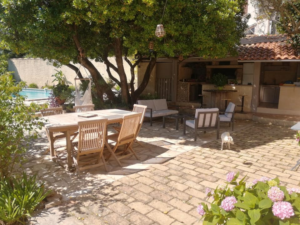 VILLA 5 CHAMBRES AVEC PISCINE PRIVéE Villa in Nimes