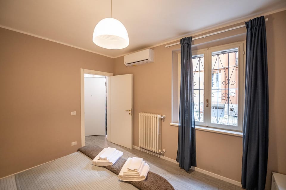 Bed, Photo of the whole room, Bedroom, internet, towels, wardrobe, air conditioner