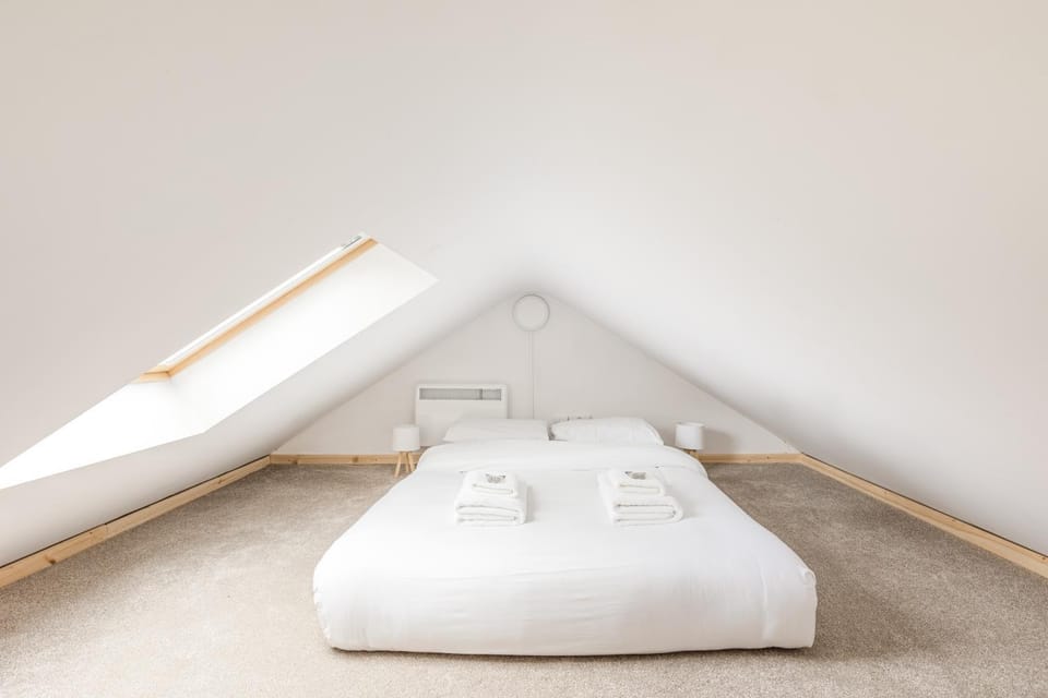 New! Charming Split-Level Studio in Wimbledon Apartment in London