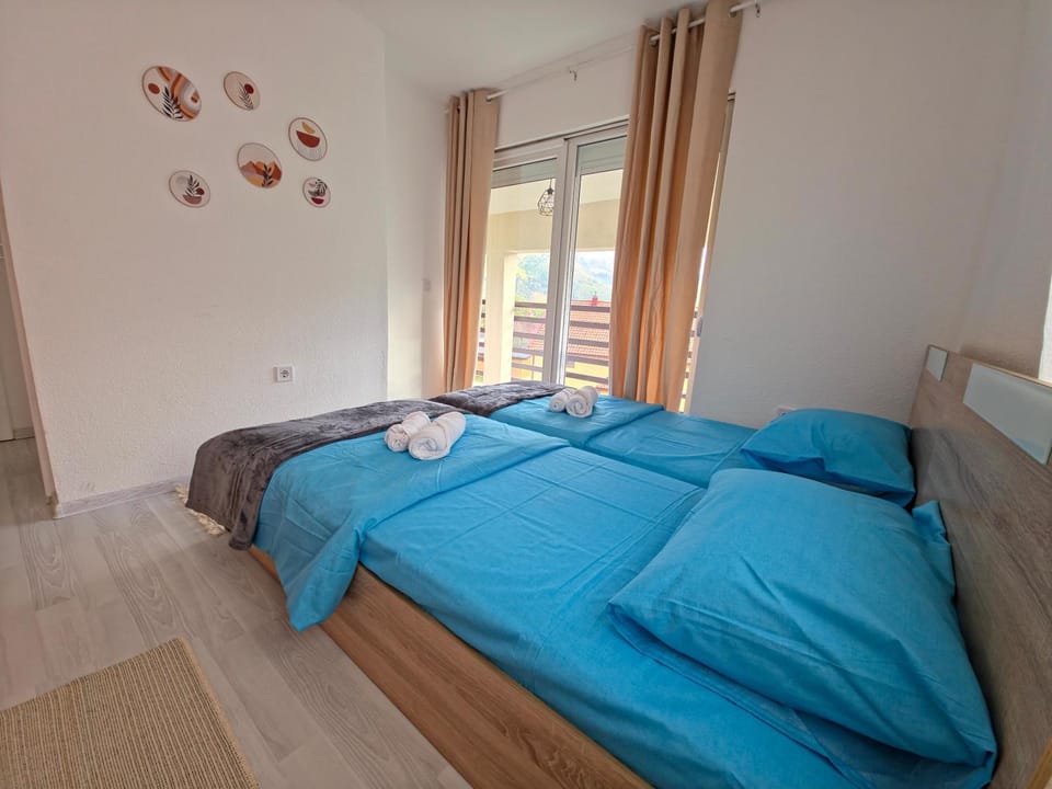 Bed, Photo of the whole room, Decorative detail, Bedroom