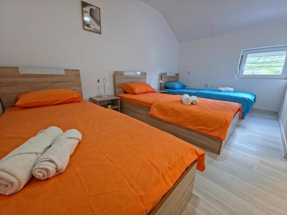 Bed, Photo of the whole room, Bedroom, towels