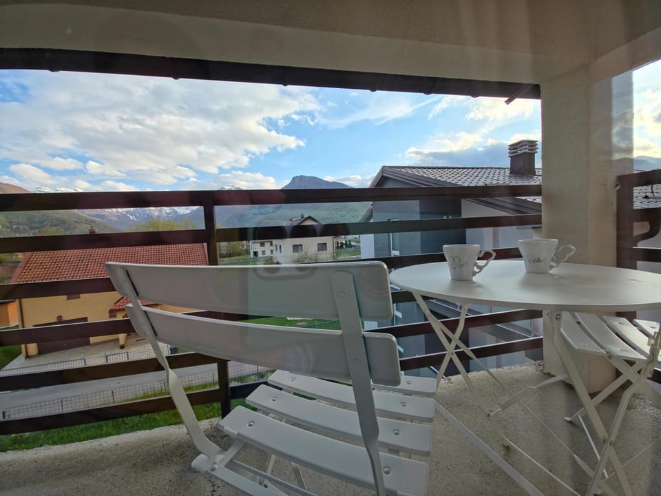 Patio, Day, View (from property/room), Balcony/Terrace, Living room, Seating area, Garden view, Mountain view, Quiet street view