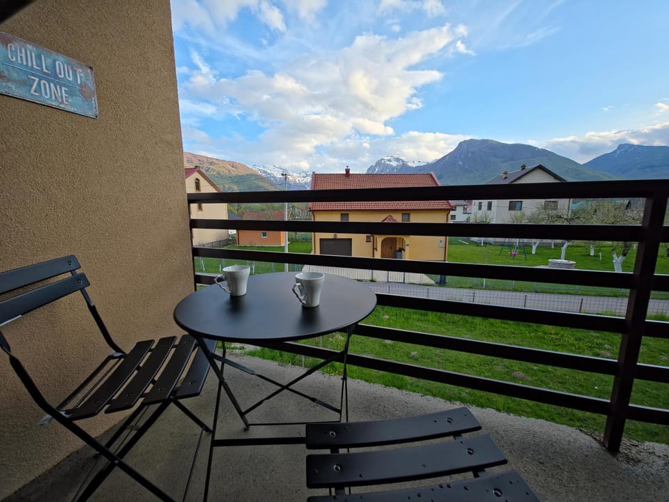 Patio, Day, Natural landscape, View (from property/room), Balcony/Terrace, Dining area, Mountain view