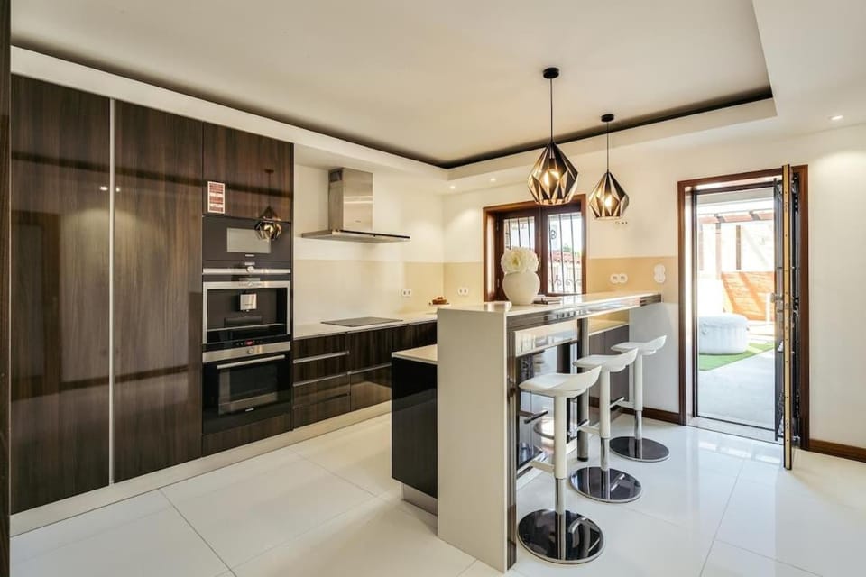 Beach Villa with Jacuzzi & Garage by HostWise House in Porto District