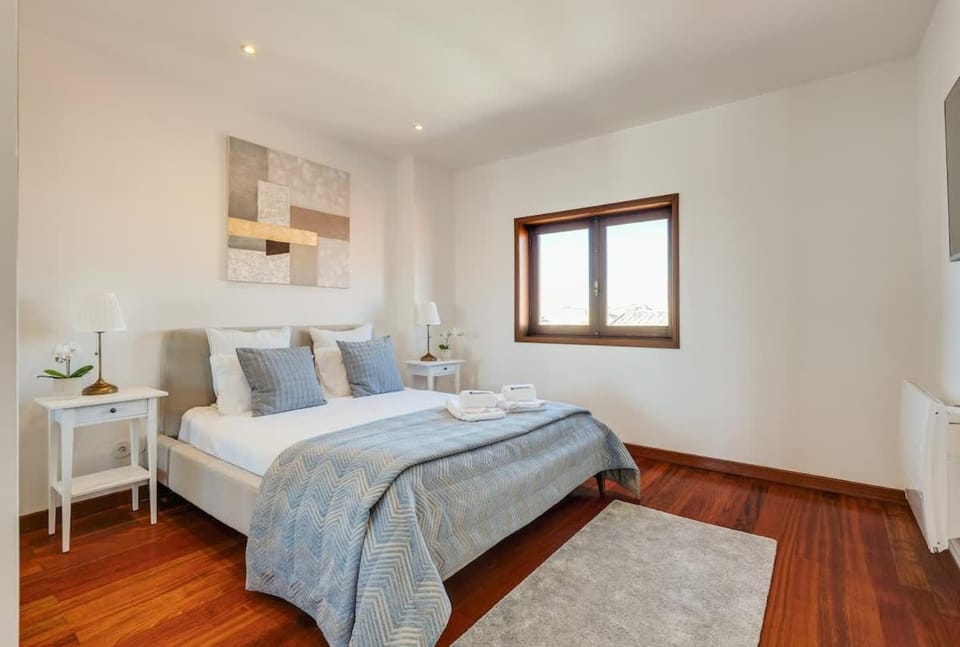 Beach Villa with Jacuzzi & Garage by HostWise House in Porto District