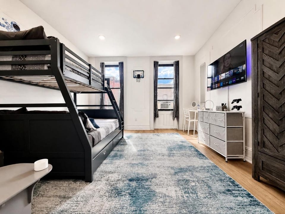 Bed, TV and multimedia, Bedroom, bunk bed