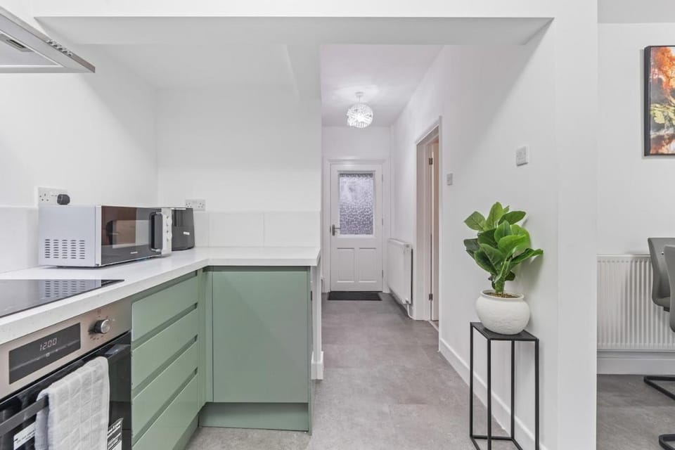 Kitchen or kitchenette, oven