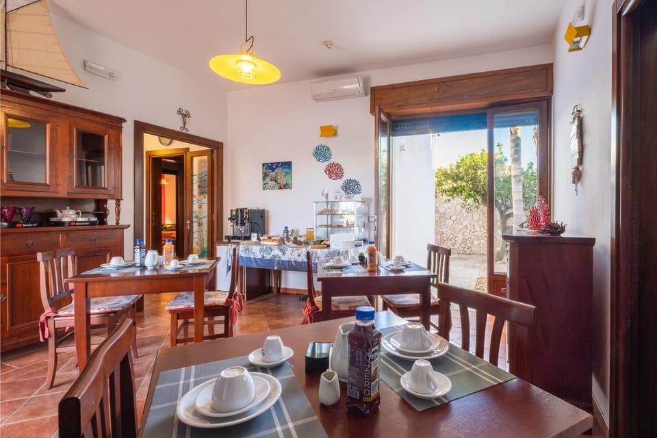 Property building, Kitchen or kitchenette, Living room