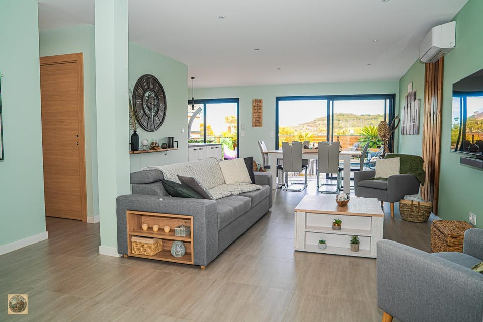 Communal lounge/ TV room, Living room