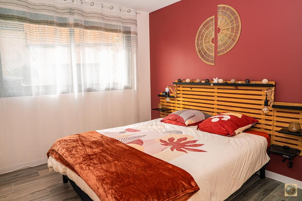 Bed, Photo of the whole room, Bedroom