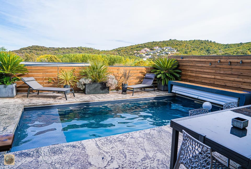 Balcony/Terrace, Swimming pool