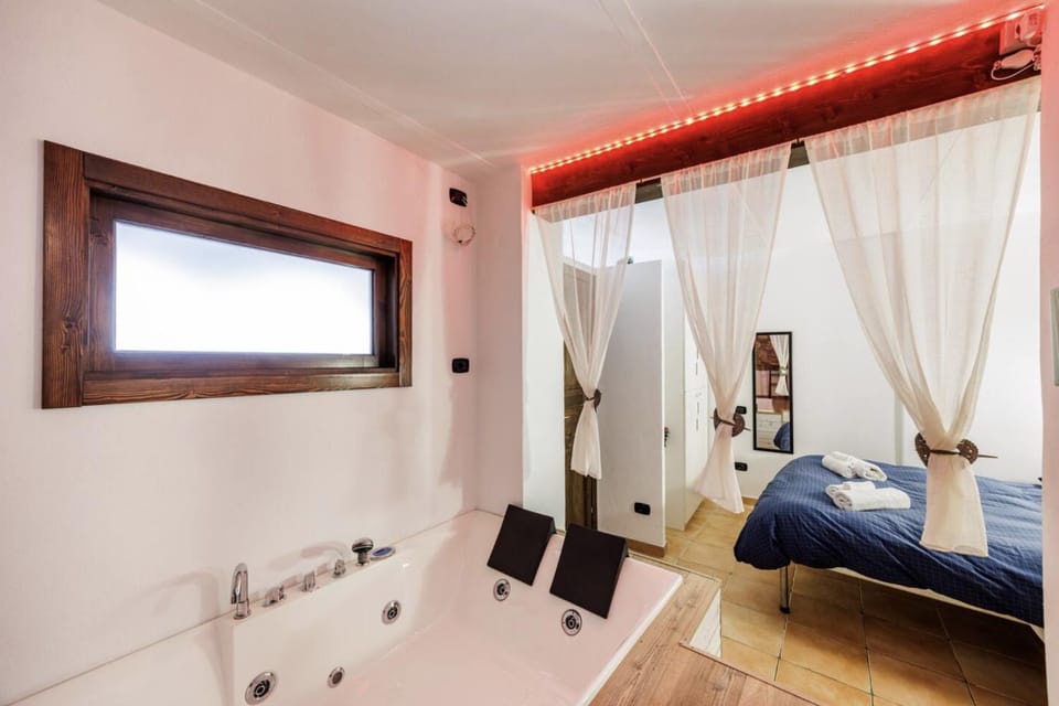 Shower, Bed, Bathroom, Photo of the whole room, Bedroom, Bath, towels