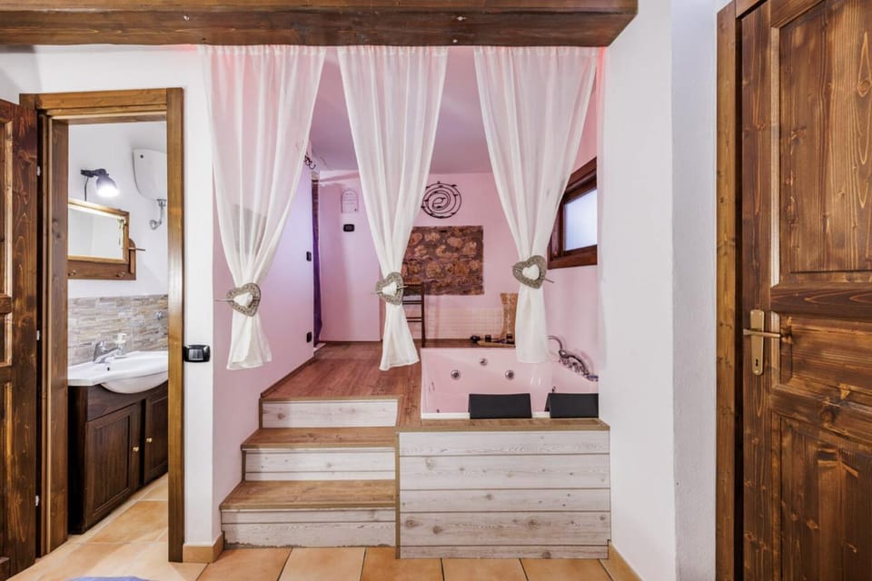 Bed, Bathroom, Photo of the whole room, Bedroom