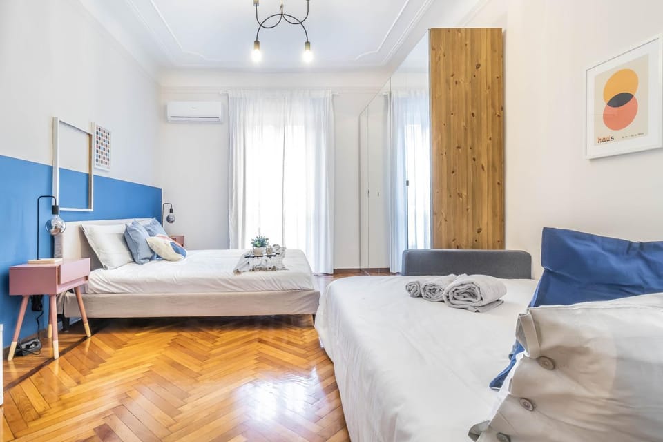 Photo of the whole room, Bedroom