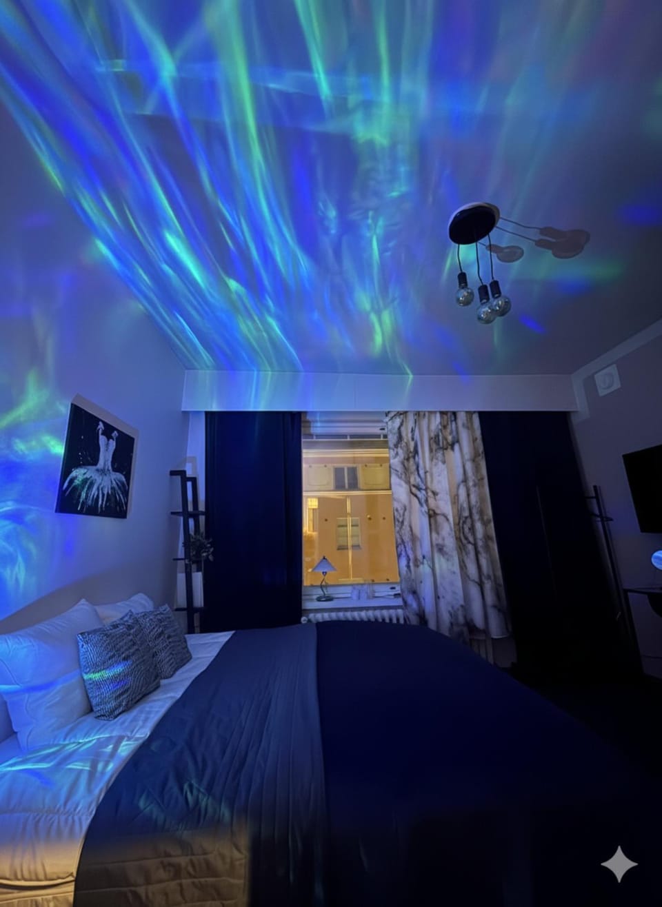 Bed, TV and multimedia, Photo of the whole room, Bedroom