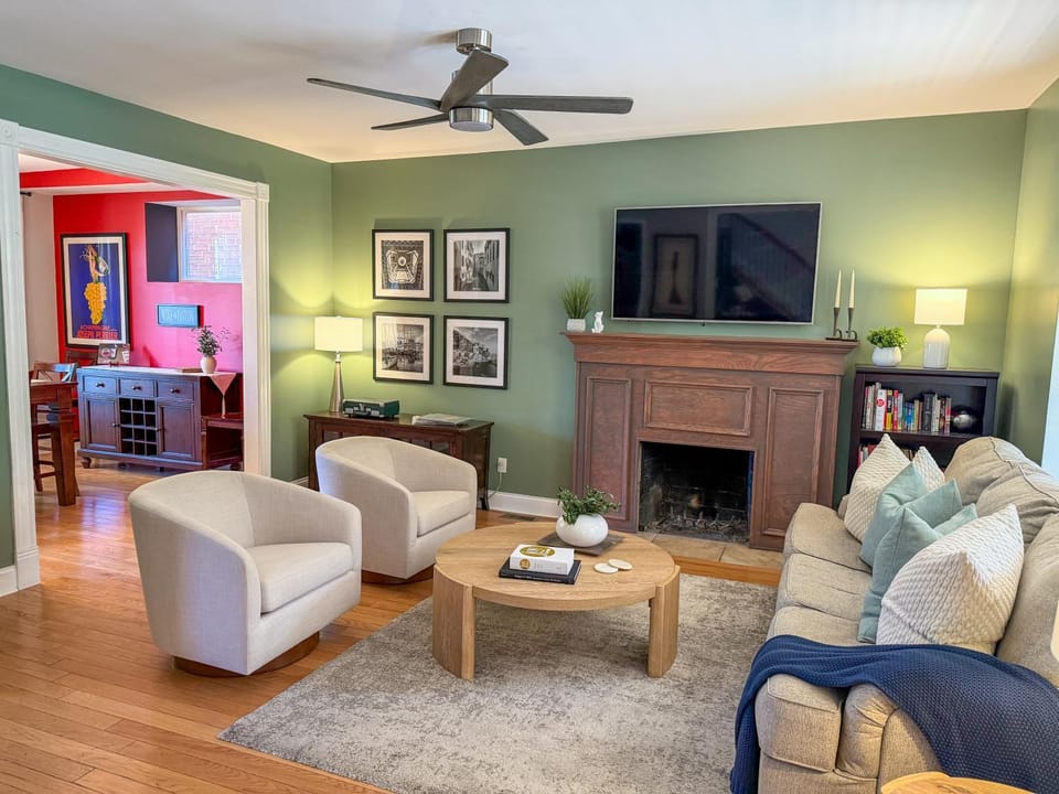 TV and multimedia, Living room, Seating area, fireplace
