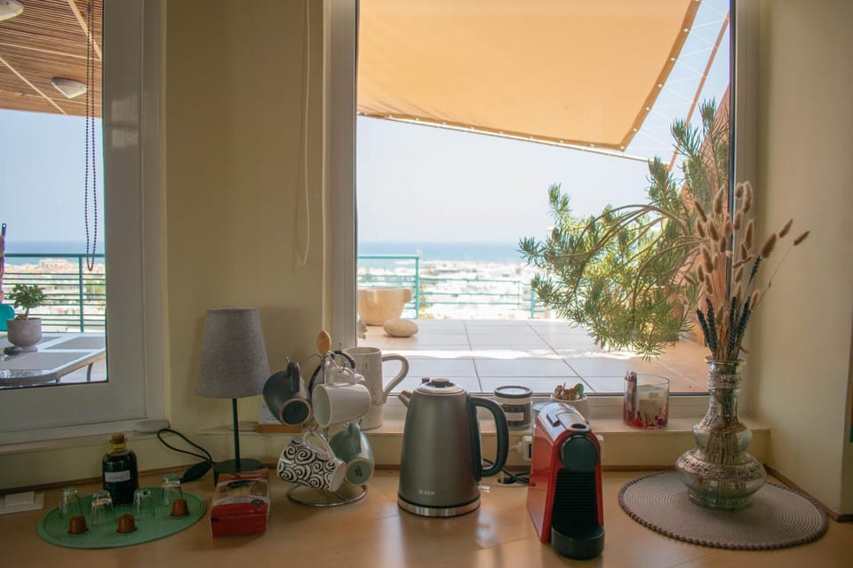 Coffee/tea facilities, View (from property/room), Balcony/Terrace