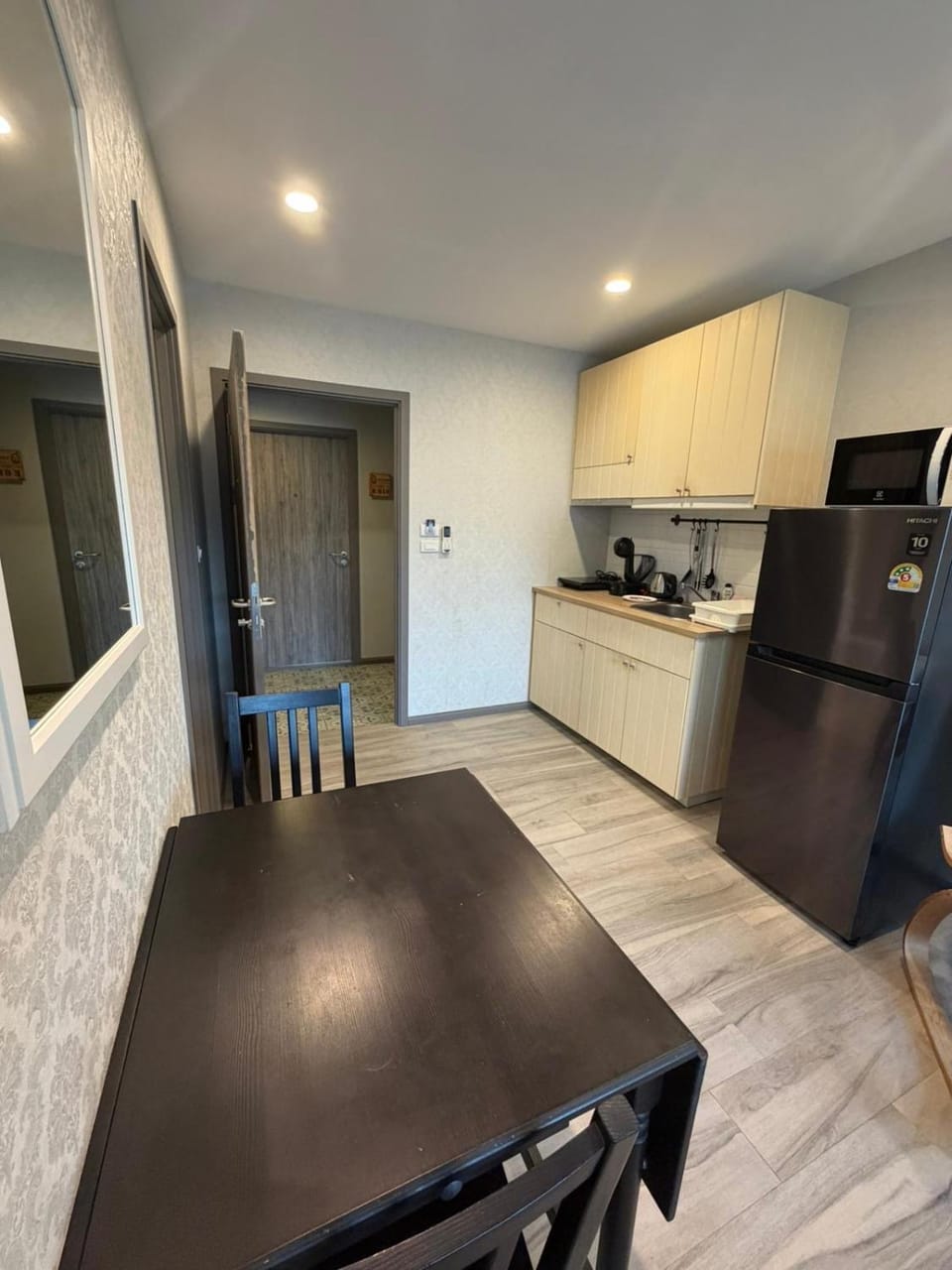 Kitchen or kitchenette, Dining area, minibar