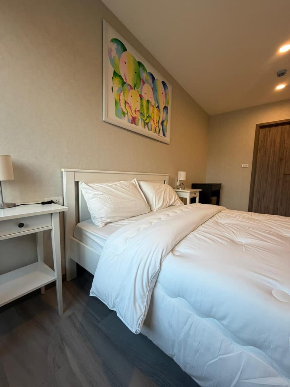 Bed, Photo of the whole room, Bedroom