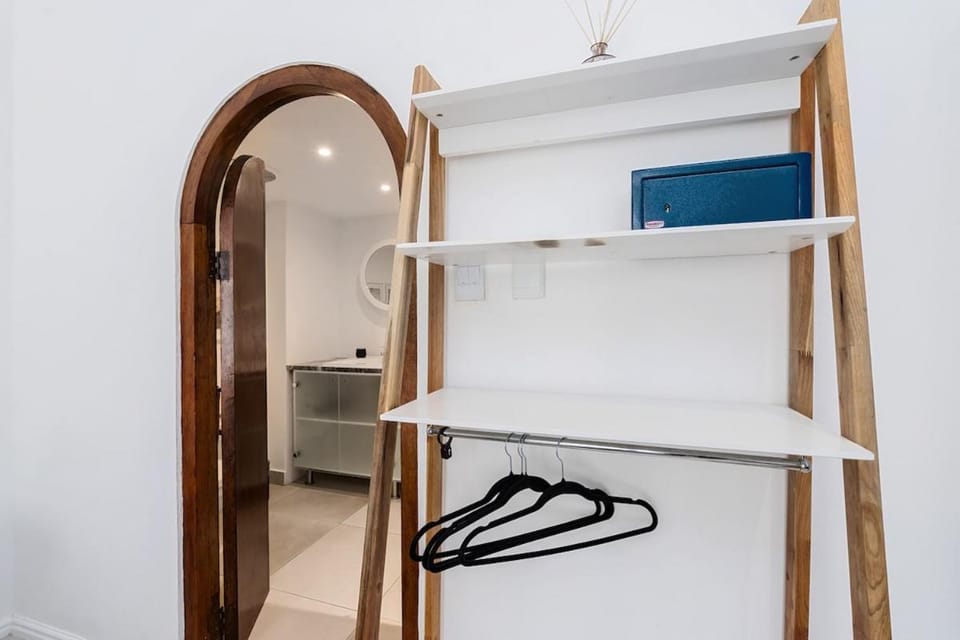 Elegant Urban Retreat at 31 on Jarvis House in Cape Town