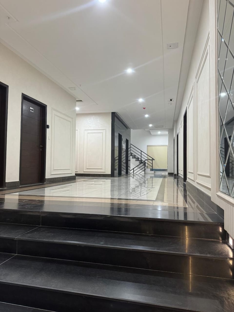 Light & Latte - 1BHK - MM ALAM - Gulberg 3 - Self CheckIn Apartment in Lahore