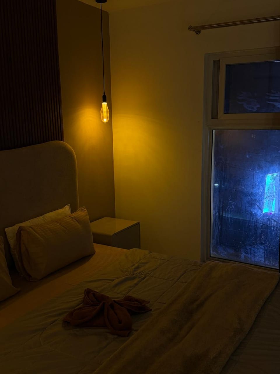Light & Latte - 1BHK - MM ALAM - Gulberg 3 - Self CheckIn Apartment in Lahore