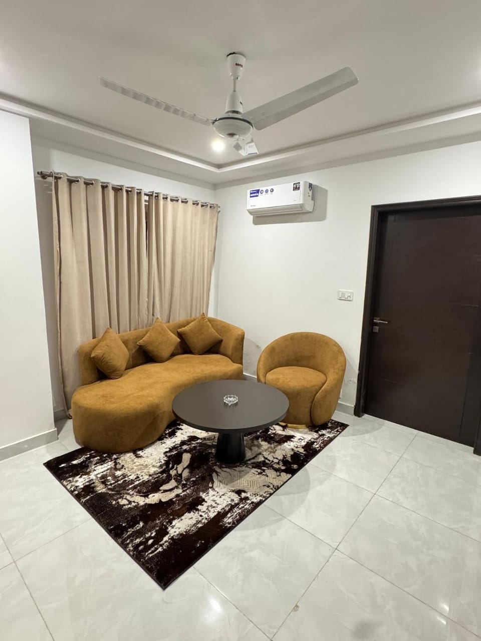 Light & Latte - 1BHK - MM ALAM - Gulberg 3 - Self CheckIn Apartment in Lahore