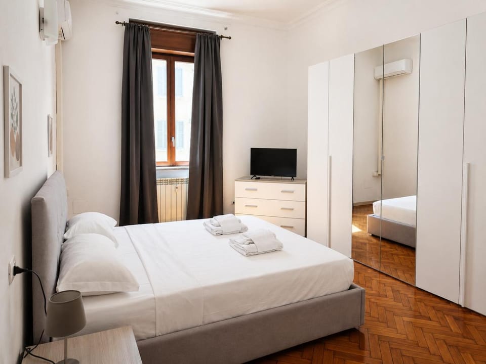 Bed, TV and multimedia, Bedroom, locker, towels, wardrobe