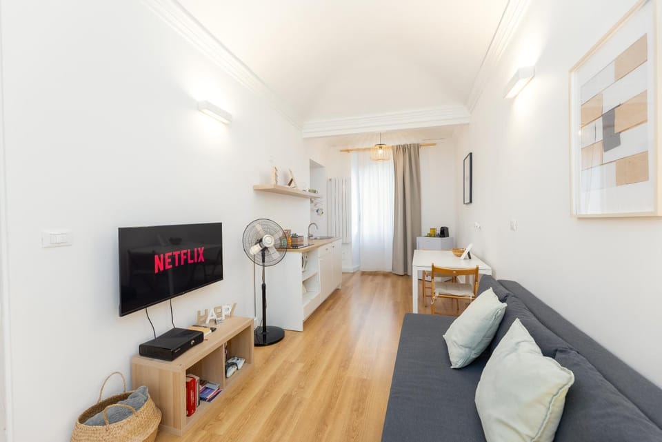 TV and multimedia, Kitchen or kitchenette, Living room, Seating area, Evening entertainment