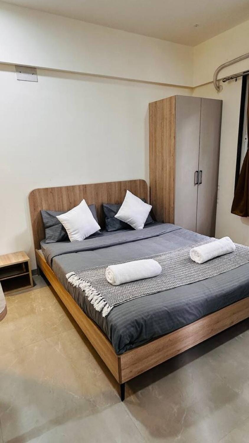 Wren Hideaway Cosy AC studio in Pune House in Pune